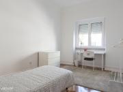 51769 Quarto com cama de solteiro em.