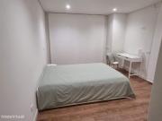 519887 Quarto com cama de casal em.