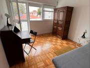 520016 Quarto espaoso com cama de casal e.