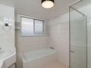 5/216 Marine Parade, Labrador, QLD 4215