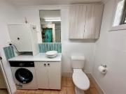 Updated Studio Apartment – Minutes from Cairns CBD