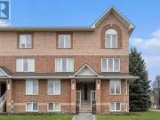 525 Aquaview Drive, Ottawa, ON, K4A 4T9 townhouse for lease.