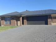 52 Hindmarsh Esplanade, Dubbo, NSW 2830