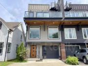 54063640 1017B Alice St