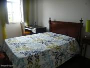 542498 quarto com cama de casal em.