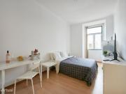 543696 Quarto com cama de casal em.