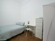 544323 Quarto com cama de casal em.