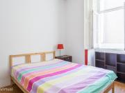 54799 Quarto com cama de casal em residncia