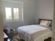 553807 Quarto com cama de casal em.