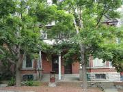 557 Gilmour Street Ottawa ON K1R 5L5 2 Bedroom Apartment...