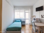 56320 Quarto com cama de solteiro, com casa.