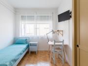 56323 Quarto com cama de solteiro, com casa.