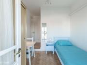 56327 Quarto com cama de solteiro, com casa.