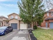 566 Walpole Cres Newmarket ON L3X 2B4 2 Bedroom...