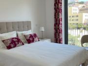 579158 Quarto com cama de casal em.