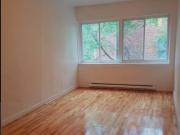 5841 Rue Sherbrooke Ouest Montréal QC H4A 1X4 Studio...