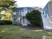 589 York St, Unit 4 589 York St, Unit 4