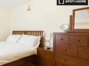 58 60 Notting Hill Gate, London, W2 4EN, United Kingdom...