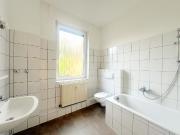 58 M² GROßE 2 ZIMMER ALTBAUWOHNUNG MIT BALKON – HOHE...