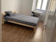 594391 Quarto com cama de casal em.