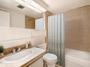 5 1/2 Rooms for rent in PH 3 3 Walk up in 420 rue...