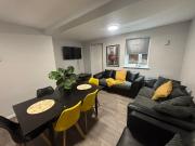 5 Albert Square, Church Street. 8 bed house to rent...