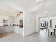 5 bed 4 bath private flat with secluded garden