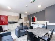 5 bed Apartment to rent in Nottingham Nottinghamshire,...