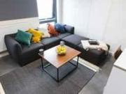 5 Bed City Premium Ensuite A Has an Apartment