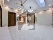 5 Bed Designer House At Ideal Location Bahria Town Phase...