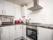 5 bed Flat for Rent