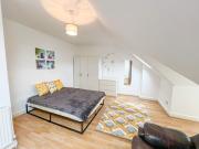5 bed flat in NW7 ref: WW