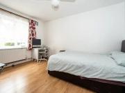 5 Bed Home with open conservatory and large garden