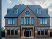 5 bed house for sale