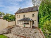 5 bed house for sale