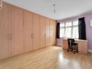 5 bed house for sale