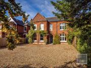 5 bed house for sale