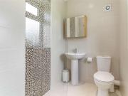 5 bed house for sale