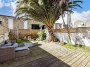 6 bed house for sale