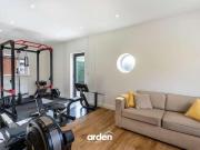 5 bed house for sale