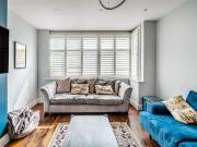 5 bed house for sale