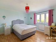 5 bed house for sale