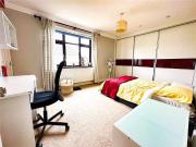 5 bed house for sale