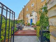 5 bed house for sale