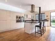 5 bed house for sale