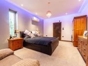 5 bed house for sale