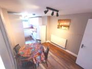 5 Bed House with 5 Bathroom Perfect for sharers