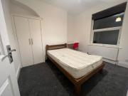 5 bed Mid Terraced House for Rent