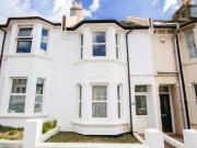 5 bed Mid Terraced House to rent in Brighton And Hove...