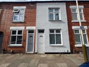 5 bed Mid Terraced House to rent in Leicester...